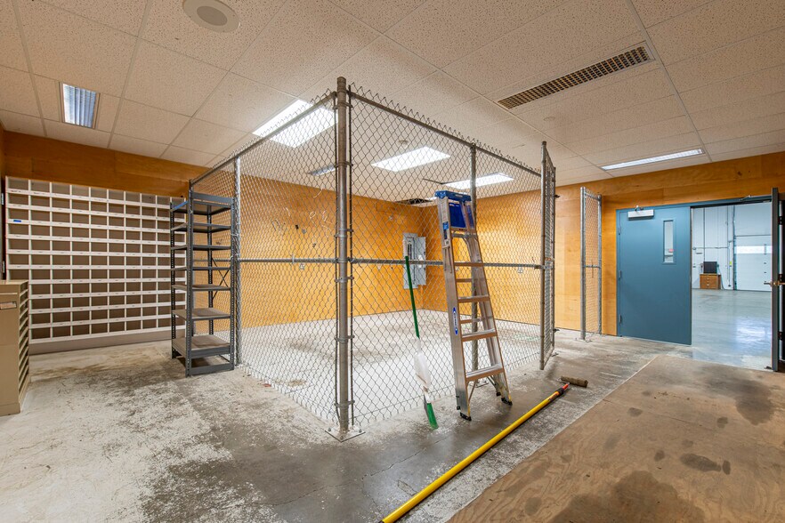 More Photos Of 3535 Del Webb Ave NE, Salem Warehouse For Lease