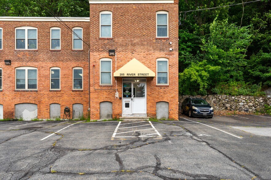 More Photos Of 205 River St, Haverhill Warehouse For Sale