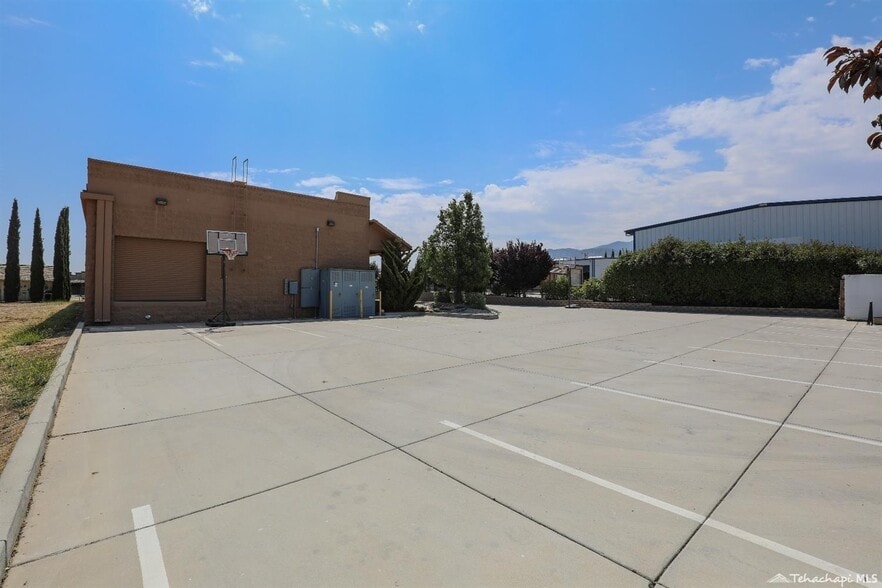 More Photos Of 20705 South St, Tehachapi Freestanding For Lease