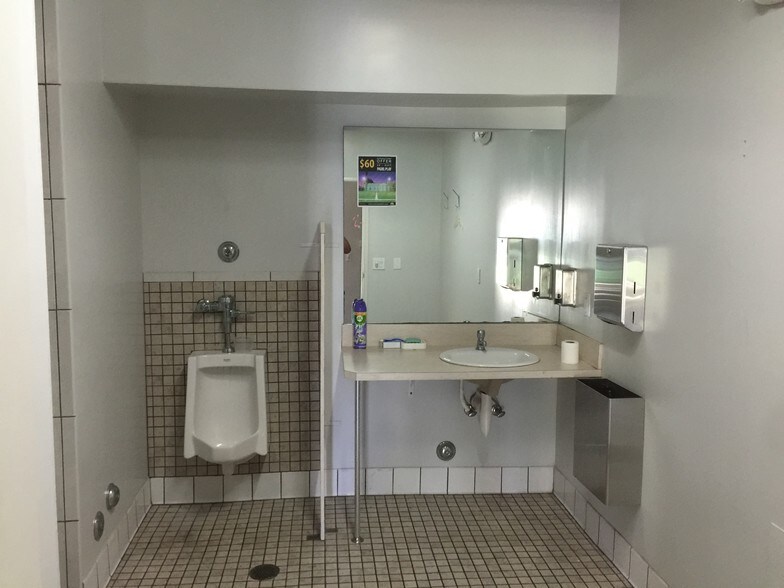 More Photos Of 5115 W Sunset Blvd, Los Angeles Storefront For Lease