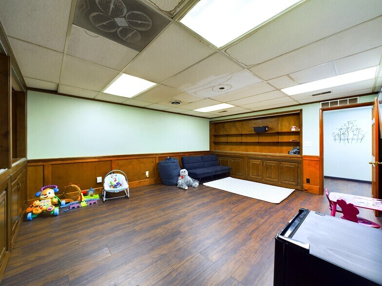 More Photos Of 309 S Ohio Ave, Sedalia Storefront Retail Office For Sale