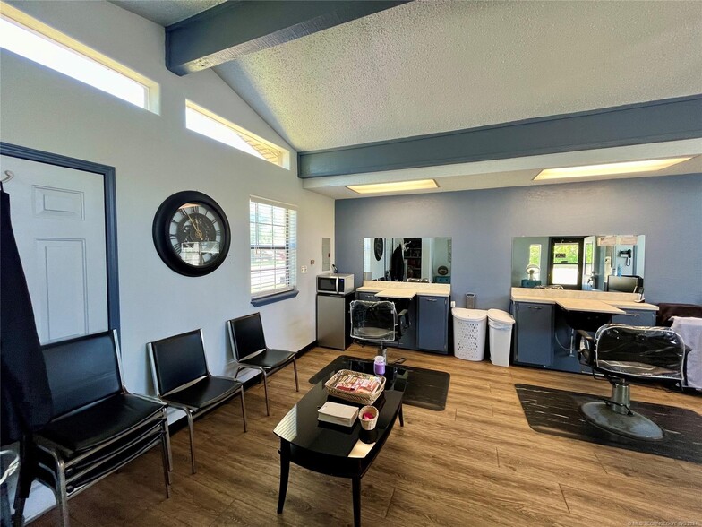 More Photos Of 1401 S McQuarrie Ave, Wagoner Storefront Retail Office For Sale