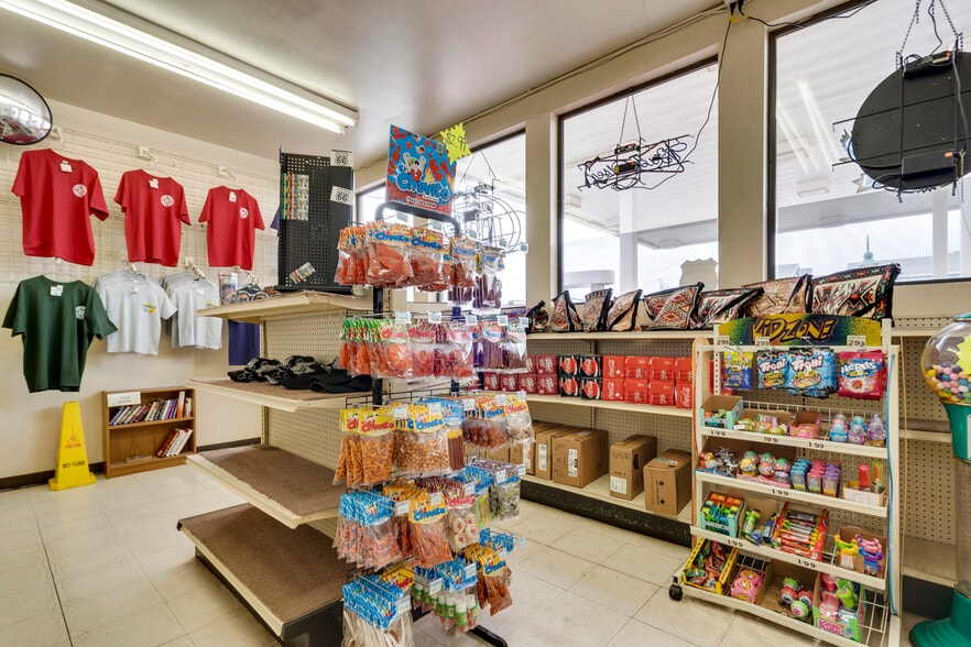 More Photos Of 404 Navajo Blvd, Holbrook Service Station For Sale