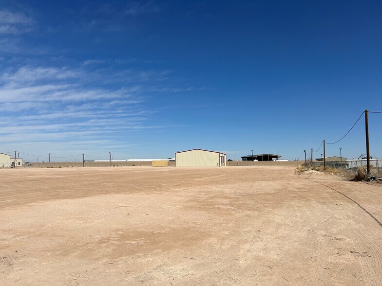 More Photos Of 1463 Oil Mill Rd, Pecos Warehouse For Lease