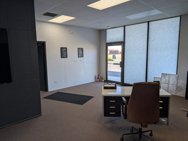 More Photos Of 118 S Parkmont, Butte Light Manufacturing For Lease