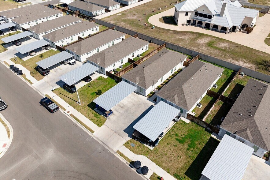 More Photos Of 904 N Kentucky St, Alton Multifamily For Sale