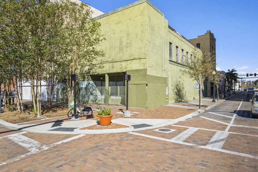 More Photos Of 1001 N Franklin St, Tampa Storefront Retail Residential For Sale
