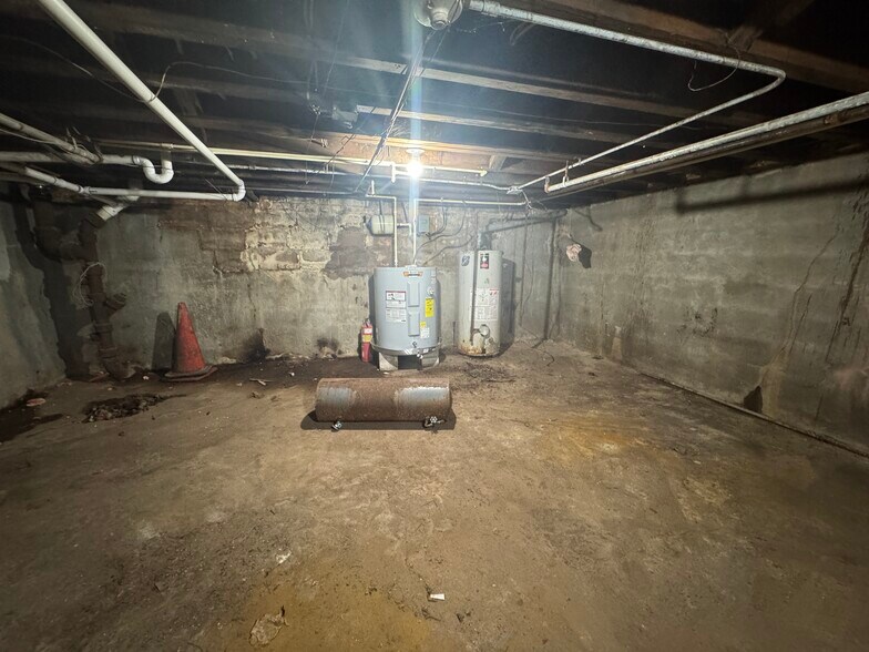 More Photos Of 2449 Shirley Ave, Baltimore Flex For Sale