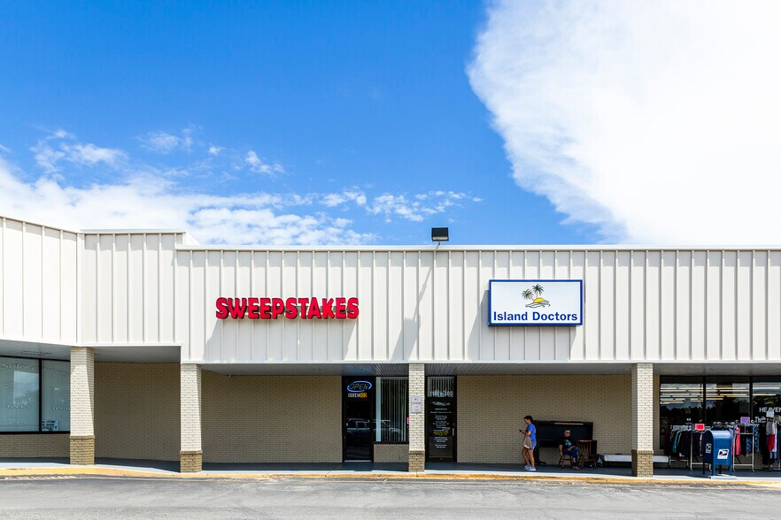 More Photos Of 1114 Highway 20, Interlachen Storefront Retail Office For Lease