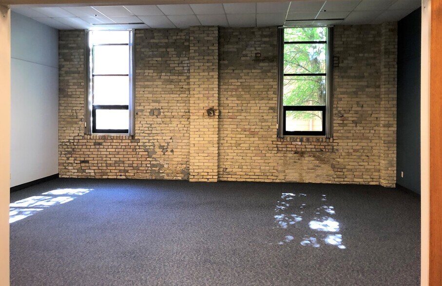 More Photos Of 2324 University Ave W, Saint Paul Loft Creative Space For Lease