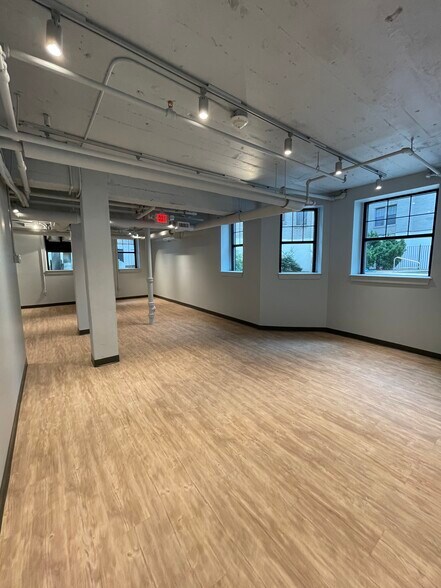 More Photos Of 1962 Beacon St, Brighton Apartments For Lease