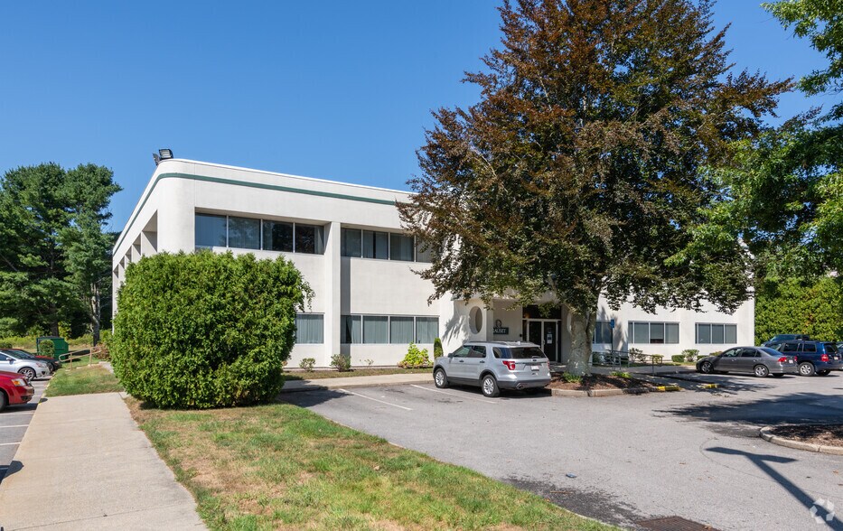 More Photos Of 49 State Rd, Dartmouth Medical For Lease