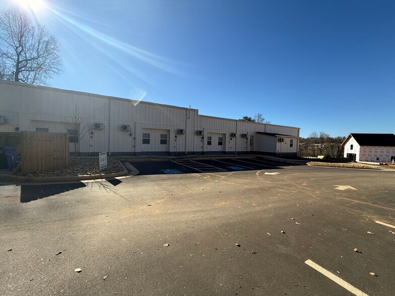 More Photos Of 198 Cowan St, Rutherfordton Apartments For Sale