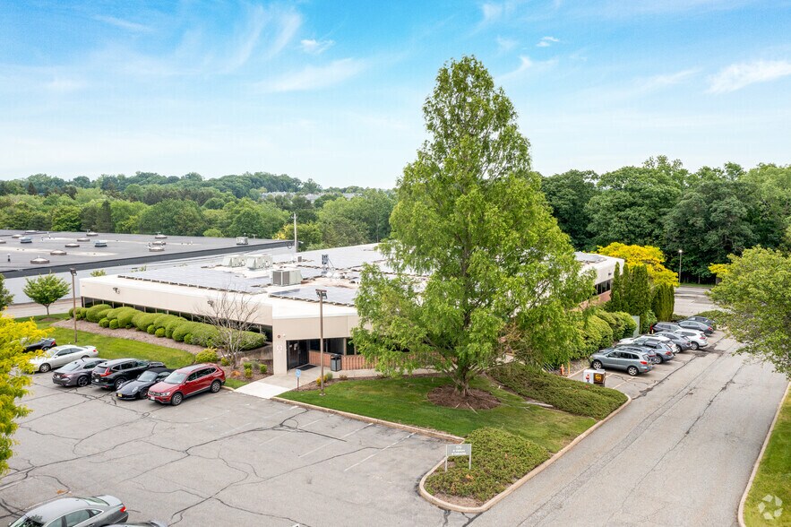 More Photos Of 170 Williams Dr, Ramsey Office For Lease