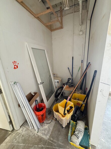 More Photos Of 323-329 Central Ave, Sarasota Office For Lease