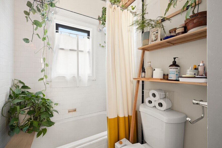 More Photos Of 1515 Echo Park Ave, Los Angeles Storefront Retail Residential For Sale