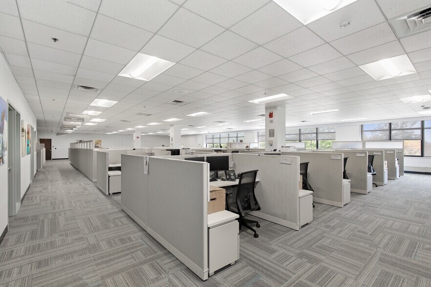 More Photos Of 85 Crystal Run Rd, Middletown Office For Lease