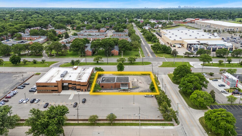 More Photos Of 19601 Vernier Rd, Harper Woods Bank For Lease