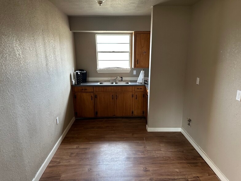 More Photos Of 4024 Main St, Durant Storefront Retail Office For Lease