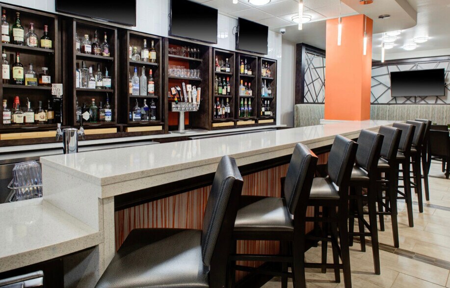 More Photos Of 8755-8757 Old Redwood Hwy, Windsor Hotel For Sale