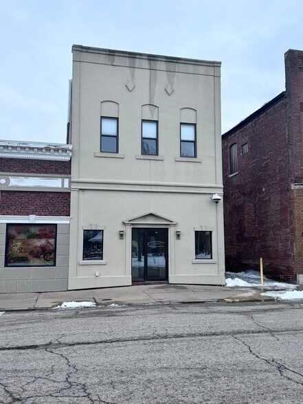 Primary Photo Of 217 N Randolph St, Macomb Office For Sale