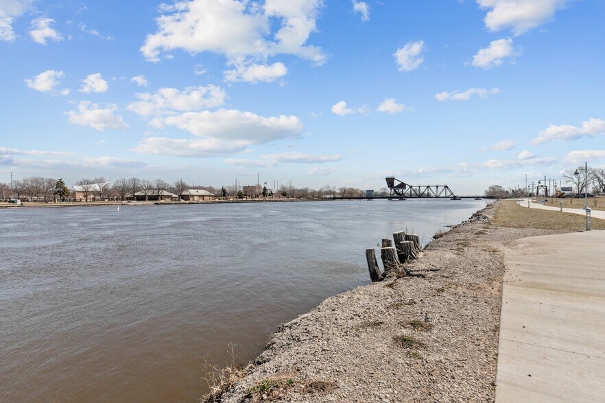 More Photos Of 600 S Main St, Oshkosh Office For Lease