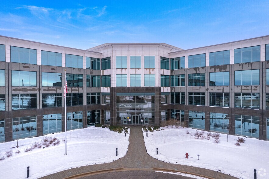 More Photos Of 1900 West Field Ct, Lake Forest Office For Lease