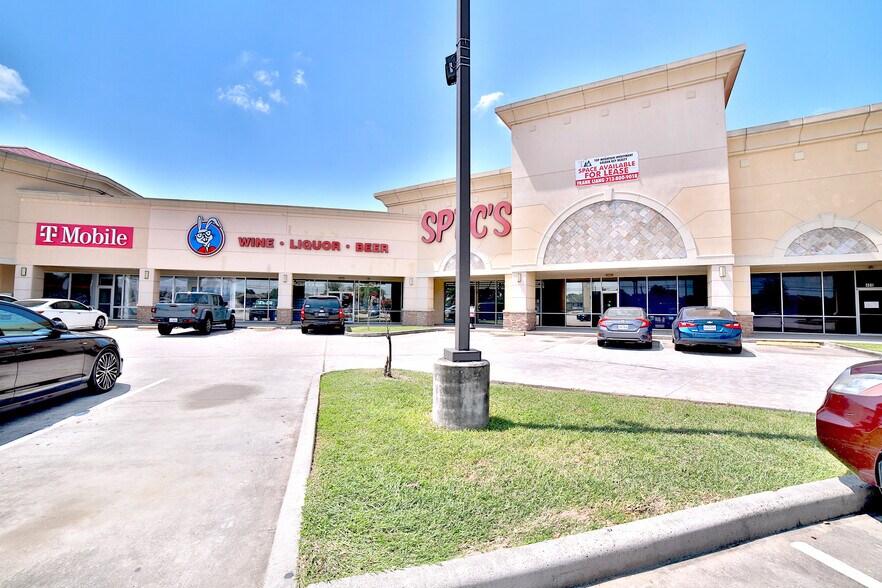 More Photos Of 11130 Gulf Fwy, Houston Unknown For Lease