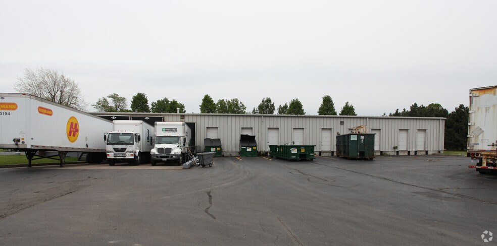 More Photos Of 4 Champeney Ter, Rochester Warehouse For Lease