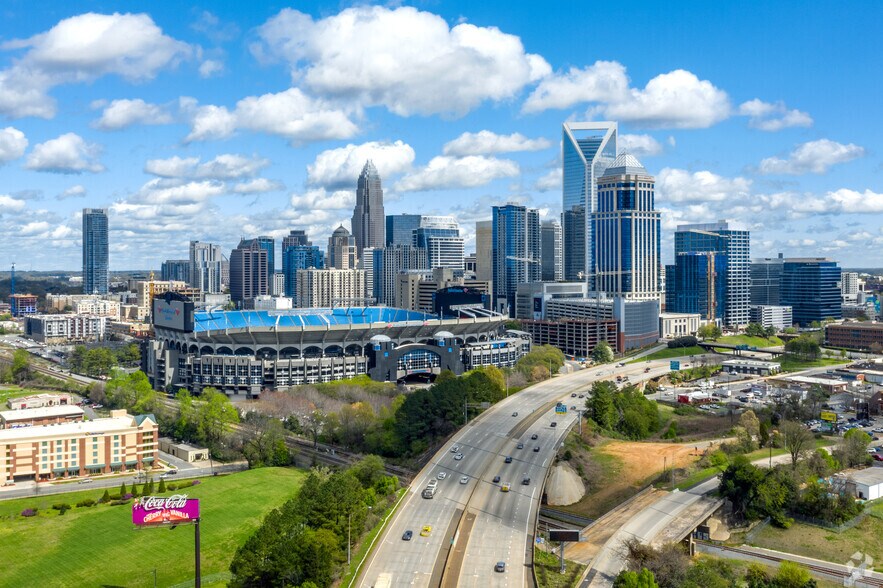 More Photos Of 620 S Tryon St, Charlotte Office For Lease