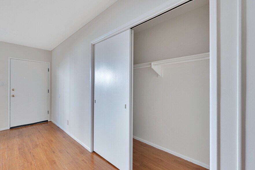 More Photos Of 1531 Corinth Ave, Los Angeles Apartments For Sale