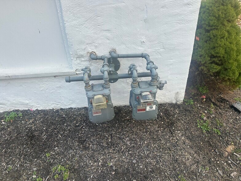 More Photos Of 142 W Main St, Windsor Apartments For Sale