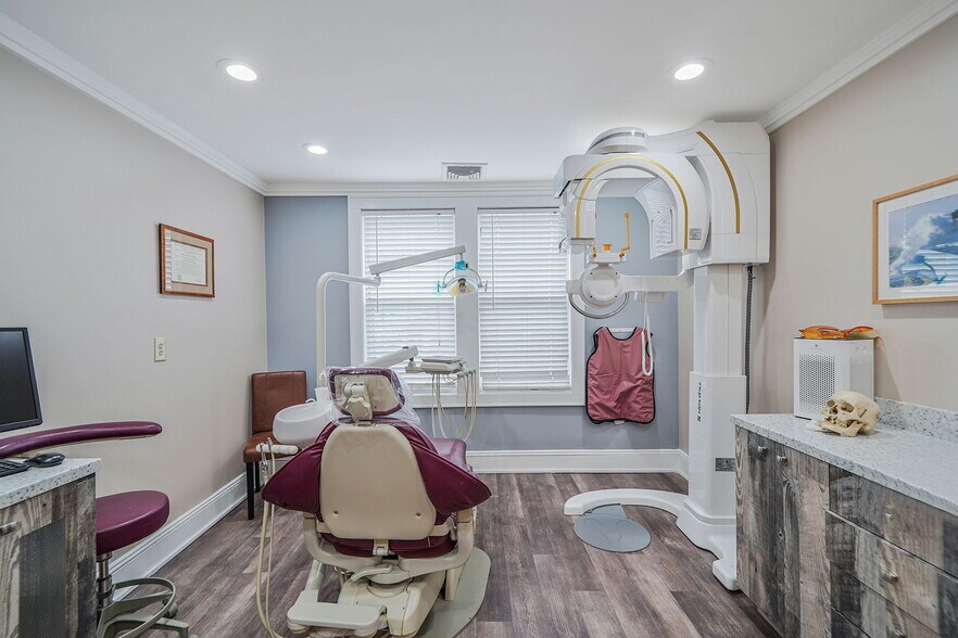 More Photos Of 2983 Long Beach Rd, Oceanside Medical For Sale