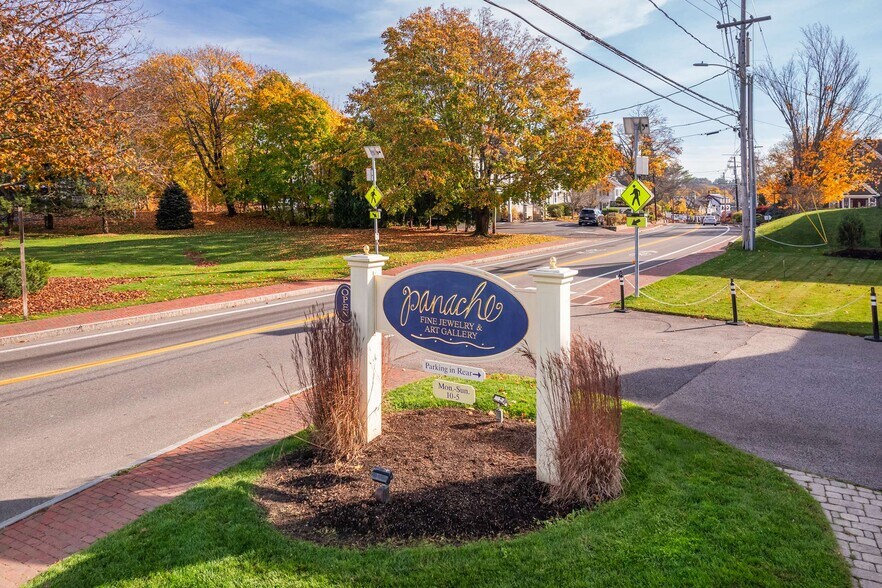 More Photos Of 307 Main St, Ogunquit Storefront For Sale