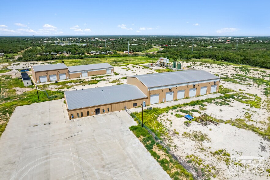 More Photos Of 2459 FM 190, Asherton Manufacturing For Lease