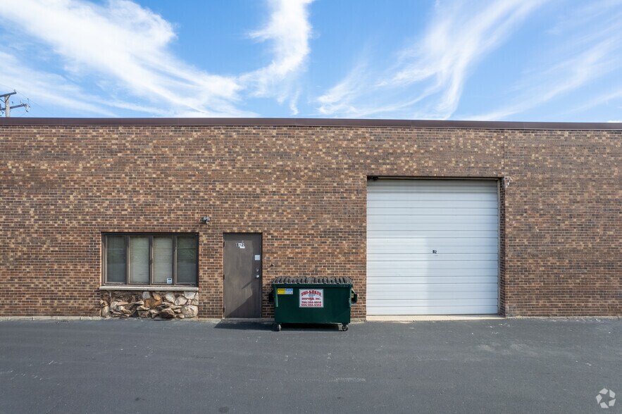 More Photos Of 4700 W 137th St, Crestwood Warehouse For Lease