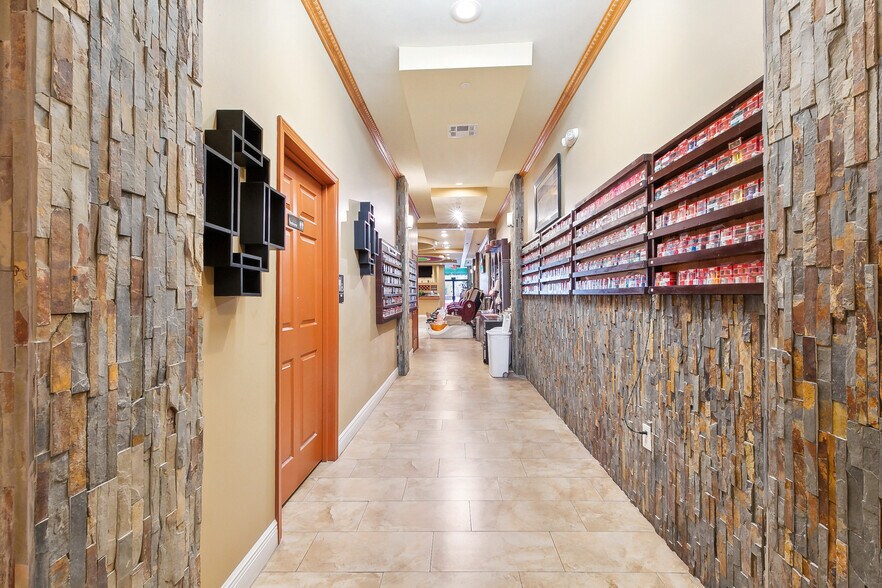 More Photos Of 3908 Veterans Memorial Blvd, Metairie General Retail For Sale