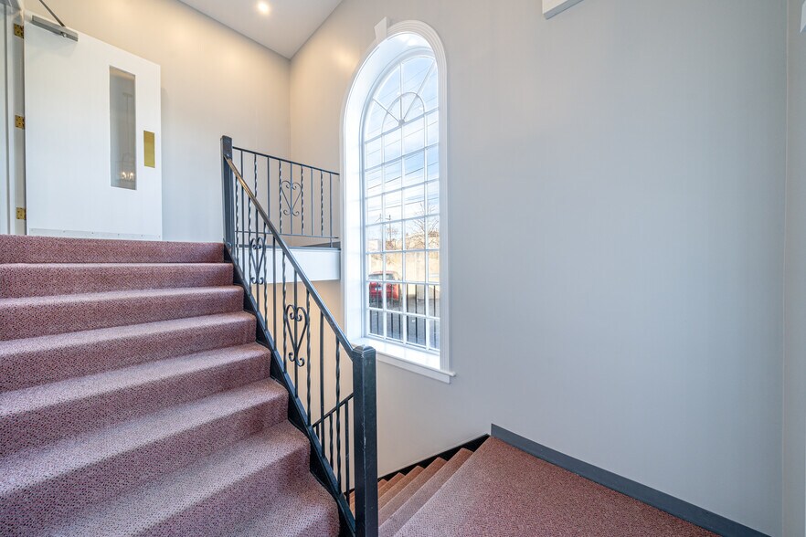 More Photos Of 39-51 Pine St, New Canaan Medical For Sale