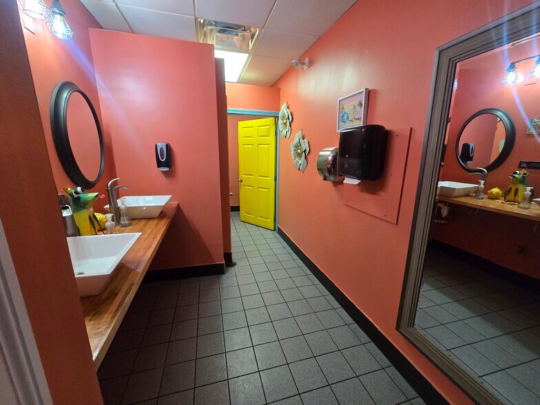 More Photos Of 48 School St, Lincoln Restaurant For Sale