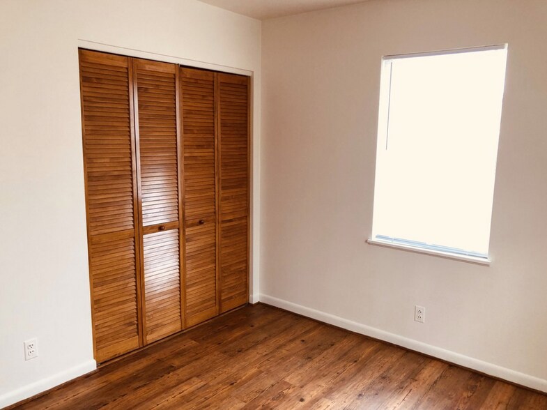 More Photos Of 2628 Lindsay Ave, Louisville Multifamily For Sale
