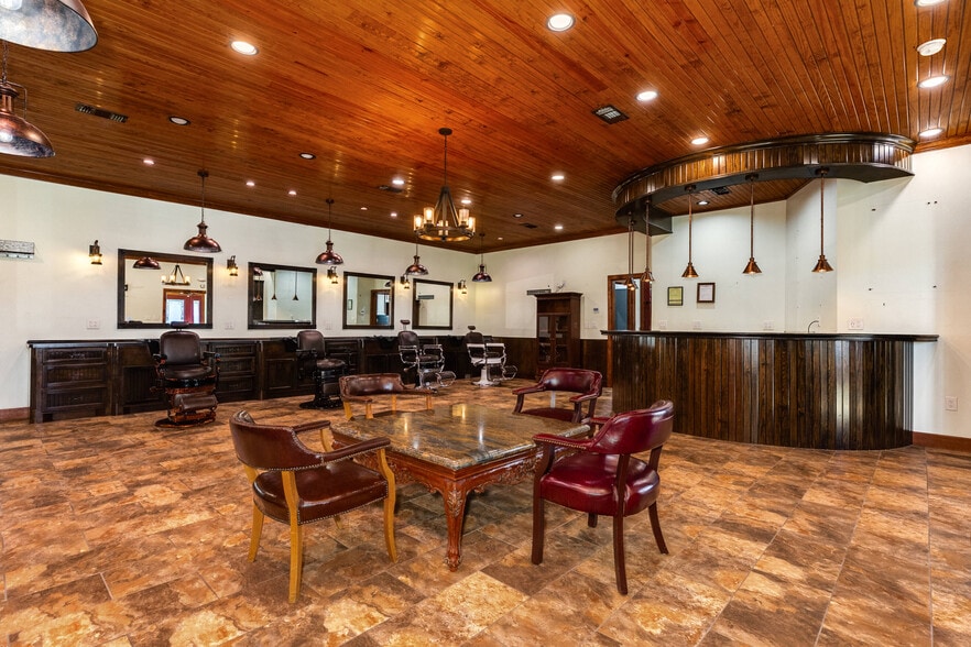 More Photos Of 1228 E Mulberry St, Angleton Bar For Sale