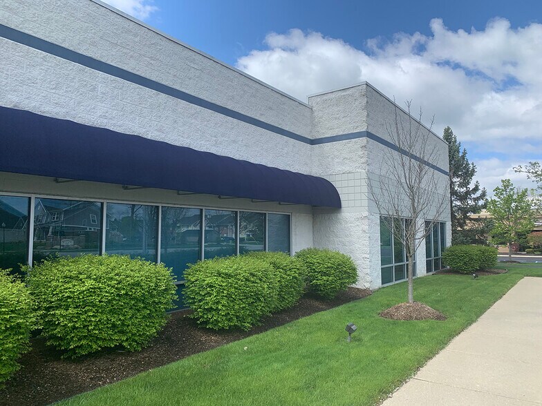 More Photos Of 10022 Lantern Rd, Fishers Flex For Sale