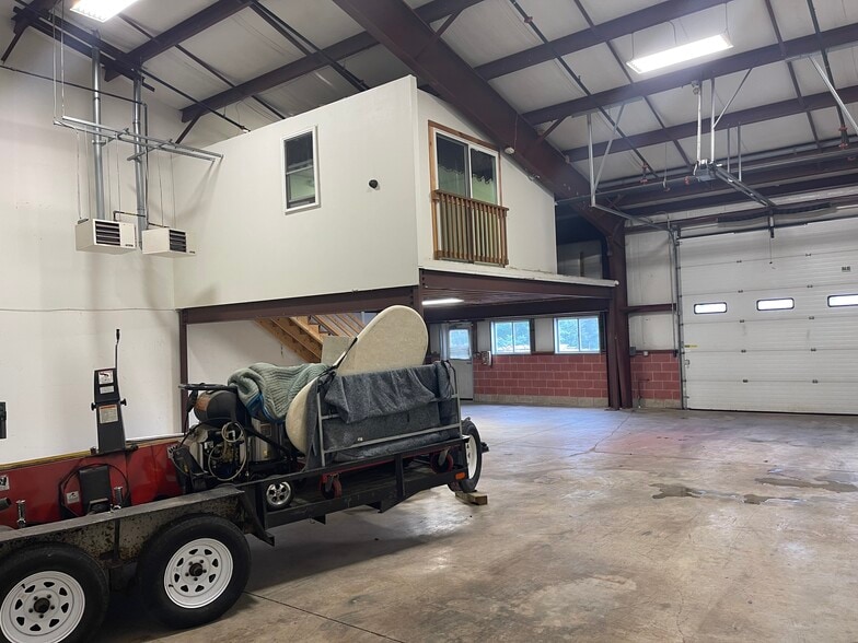 More Photos Of 103 Ledge Rd, Seabrook Warehouse For Sale