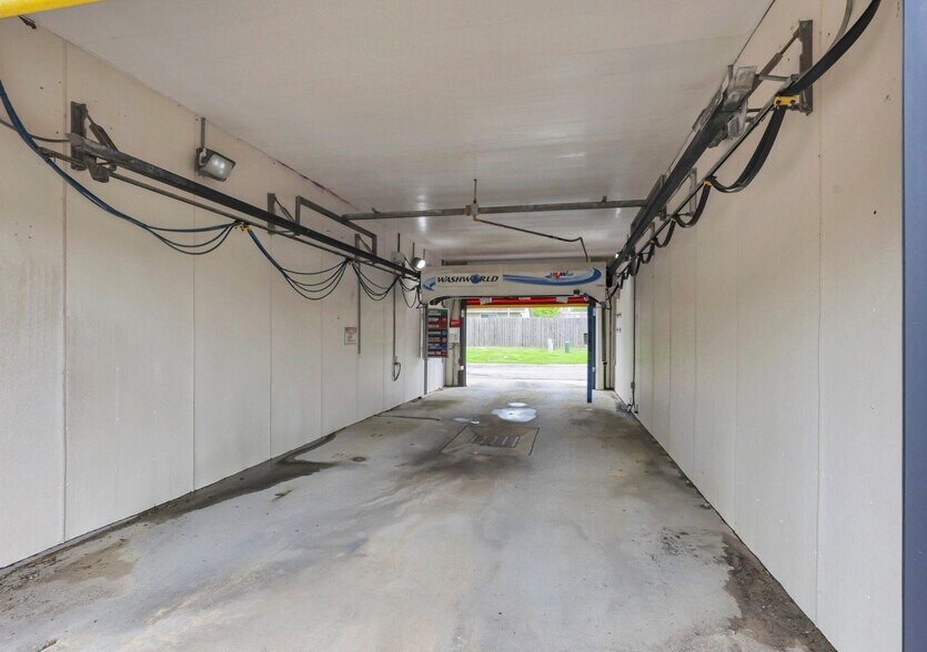 More Photos Of 450 W Waterloo St, Canal Winchester Carwash For Sale