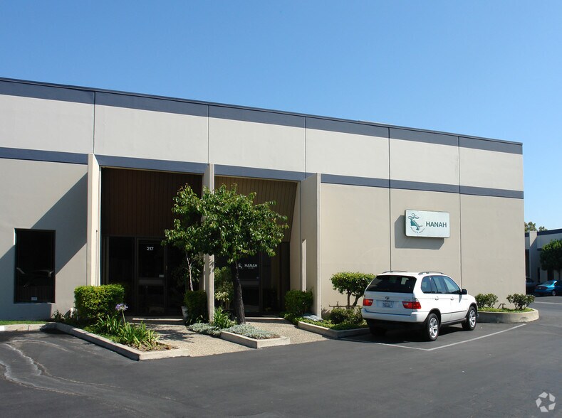 More Photos Of 217-221 Star of India Ln, Carson Warehouse For Lease