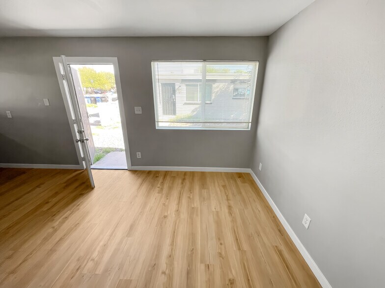 More Photos Of 1925 W Village Dr, Phoenix Multifamily For Sale