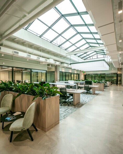 More Photos Of 3 Greenway Plz, Houston Office For Lease