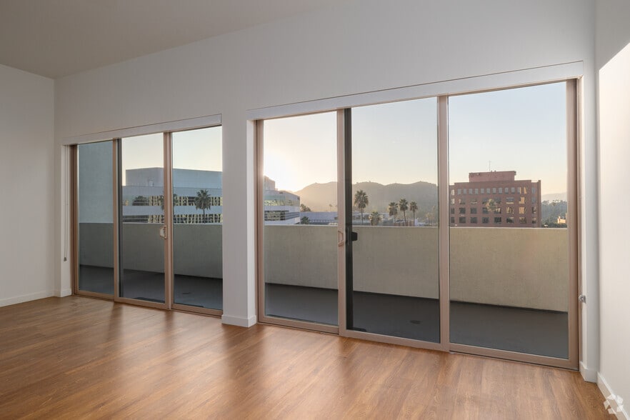 More Photos Of 3750 Main St, Riverside Apartments For Lease