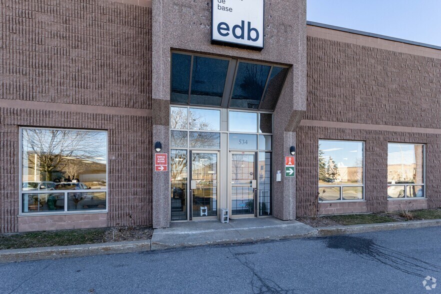 More Photos Of 620-630 Rue Mccaffrey, Saint-Laurent Warehouse For Sale