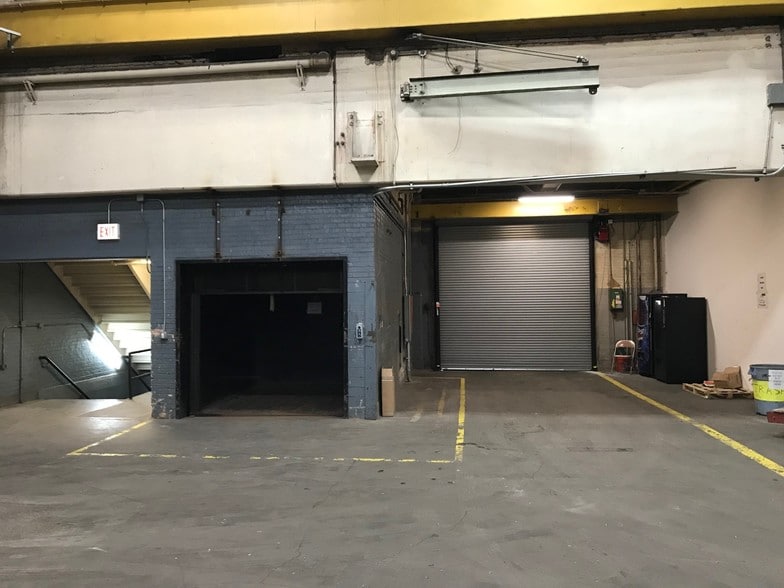 More Photos Of 1801 W Berteau Ave, Chicago Warehouse For Lease
